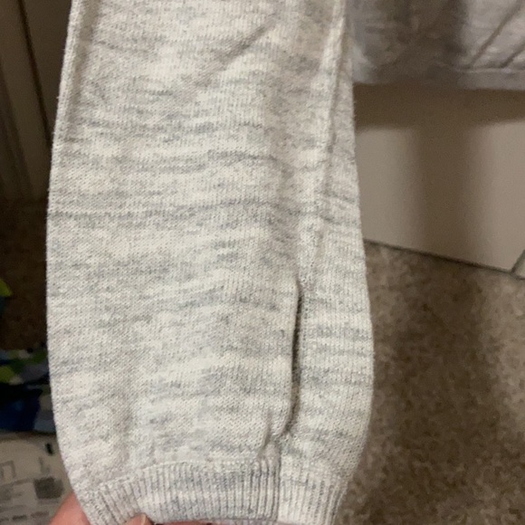 Ivivva Heather Grey Knit Hooded Pullover Sweater - Picture 4 of 6